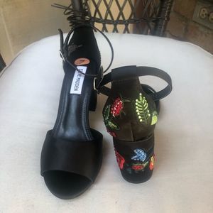 Steve Madden Black Satin Bezeled Heels.Size 7 NWOT